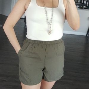 Stretch green shorts
